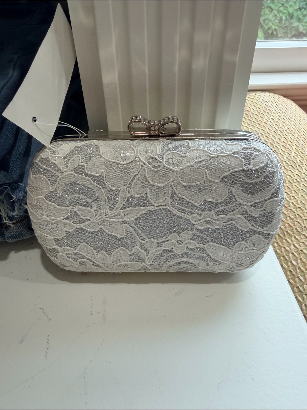 Elegant White Lace Evening Clutch with Bow Accent